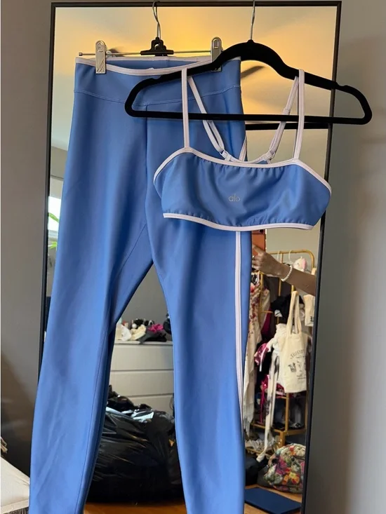 ALO Yoga Leggings and Sports Bra Set - Picture 2 of 8